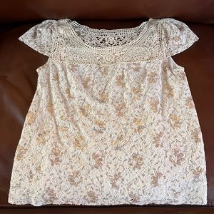 White and Gold Meadow Rue top